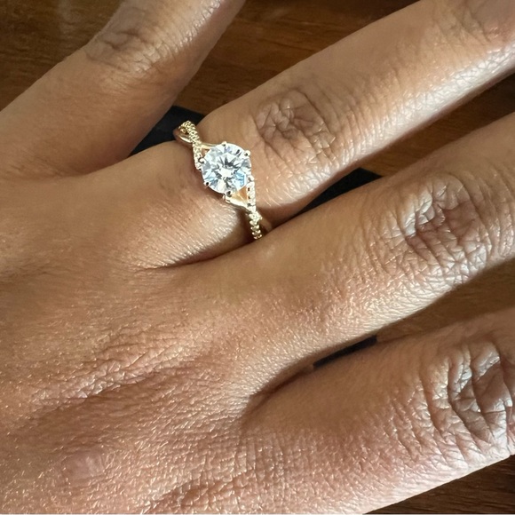 Diamond Nexus-Engagement Ring - Picture 3 of 5